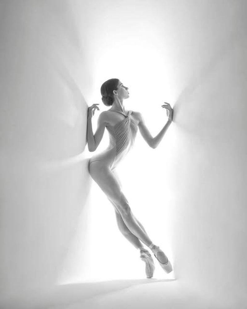 Amy Ronnfeldt by Niv Novak