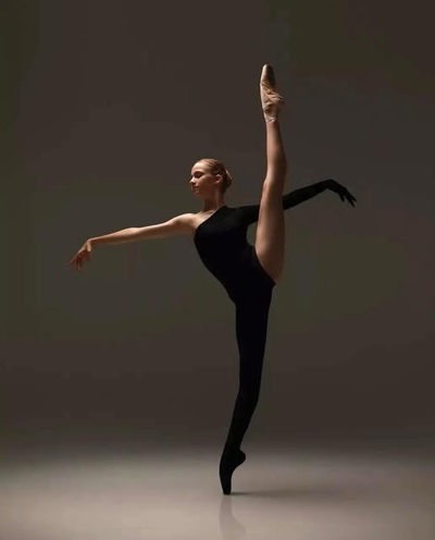 Alina Homenko by Nika Ritshel