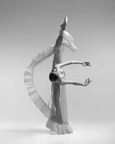 Alina Homenko by Nika Ritshel