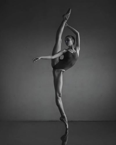Anastasia Uglova by Yevgeniy Repiashenko