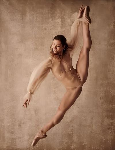 Anna L Russel