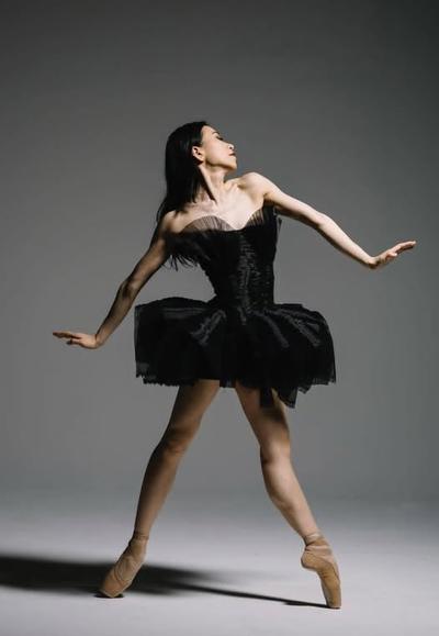@annaishii by Melika Dez