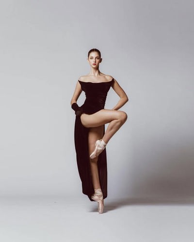 Ava Tuckerr by Eva Nys