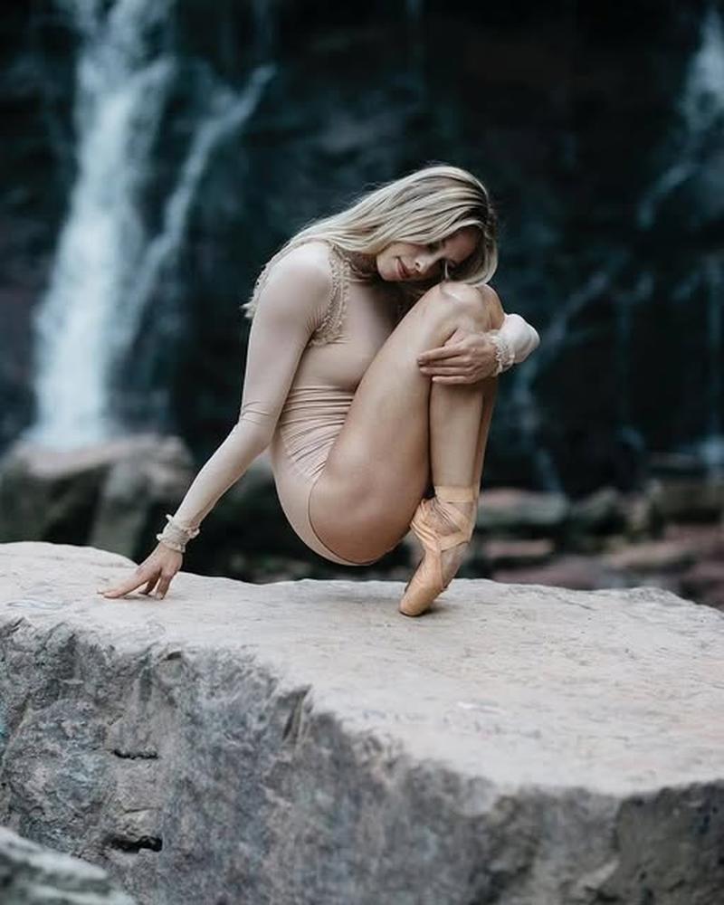 Calley Skalnik by Melika Dez