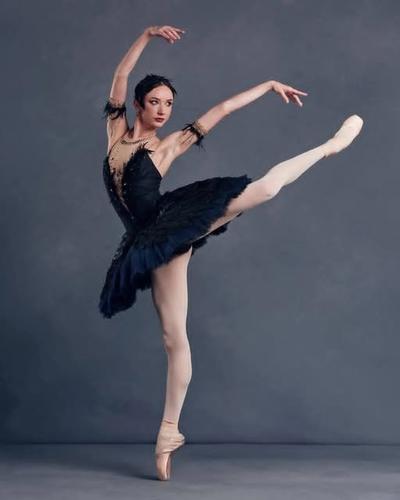 Ekaterina Odarenko by Charles Thompson