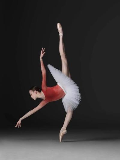 Imogen Walters by Niv Novak
