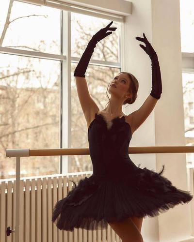 Kira Dmitrieva by Galina Seregina