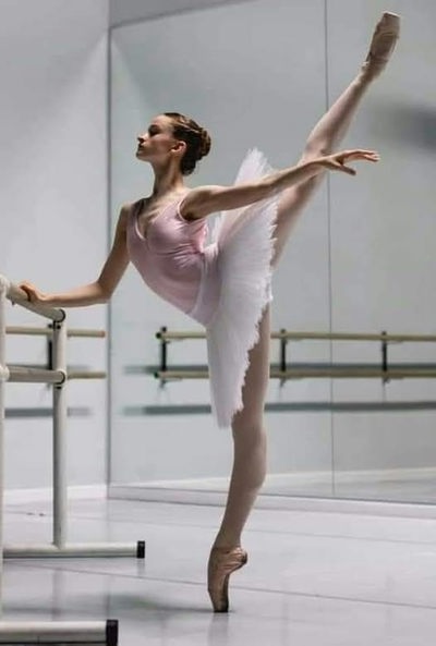 Melanie Mcintire by Eva Nys