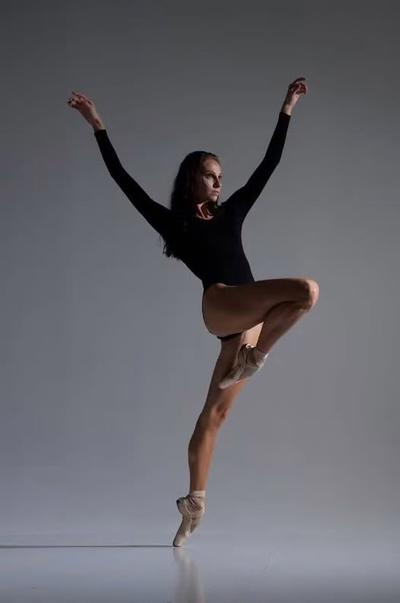 Oksana Skorik by Oleg Zotov