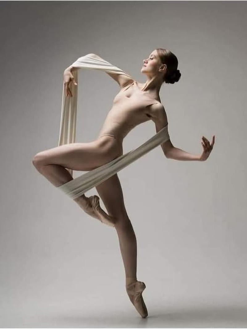 Svetlana Savelieva by Natalia Sleta