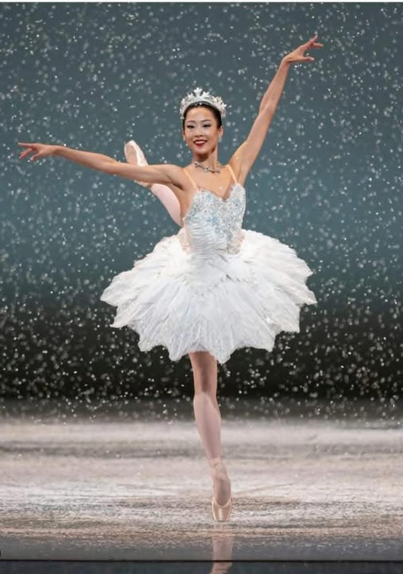 Wan Ting Zhao by Erik Tomasson